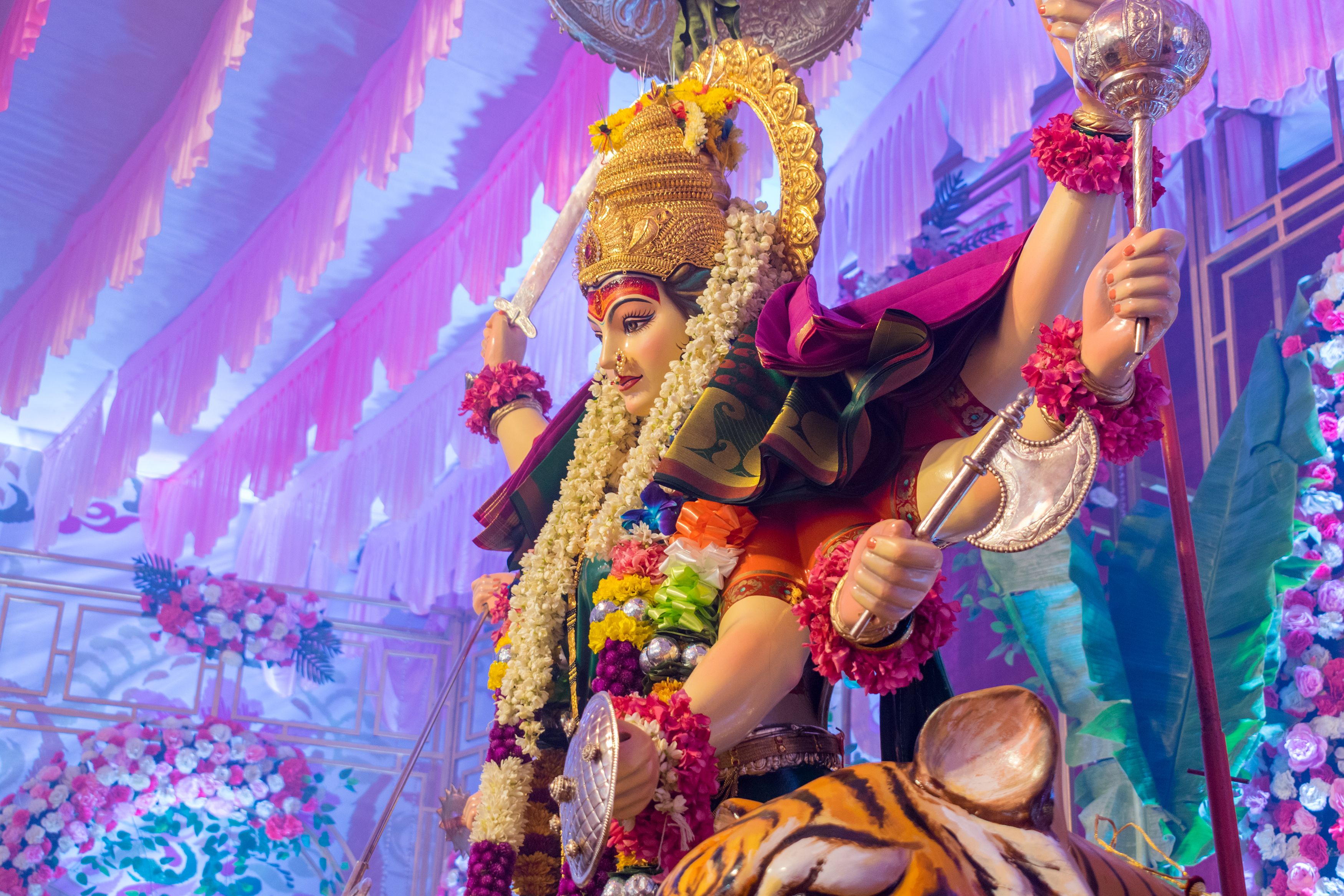 శ్రీ గాయత్రీ దేవికి..  నైవేద్యంగా రవ్వ పులిహోర..